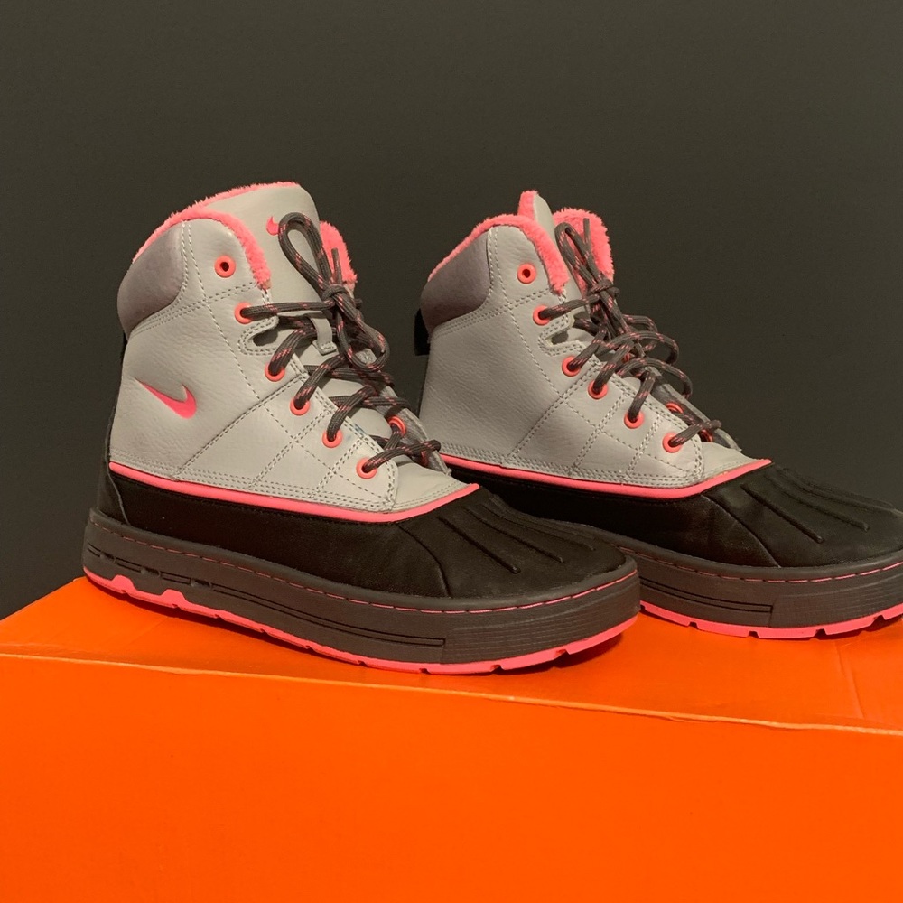 Nike 7Y Pink, Gray, and Black Shoes